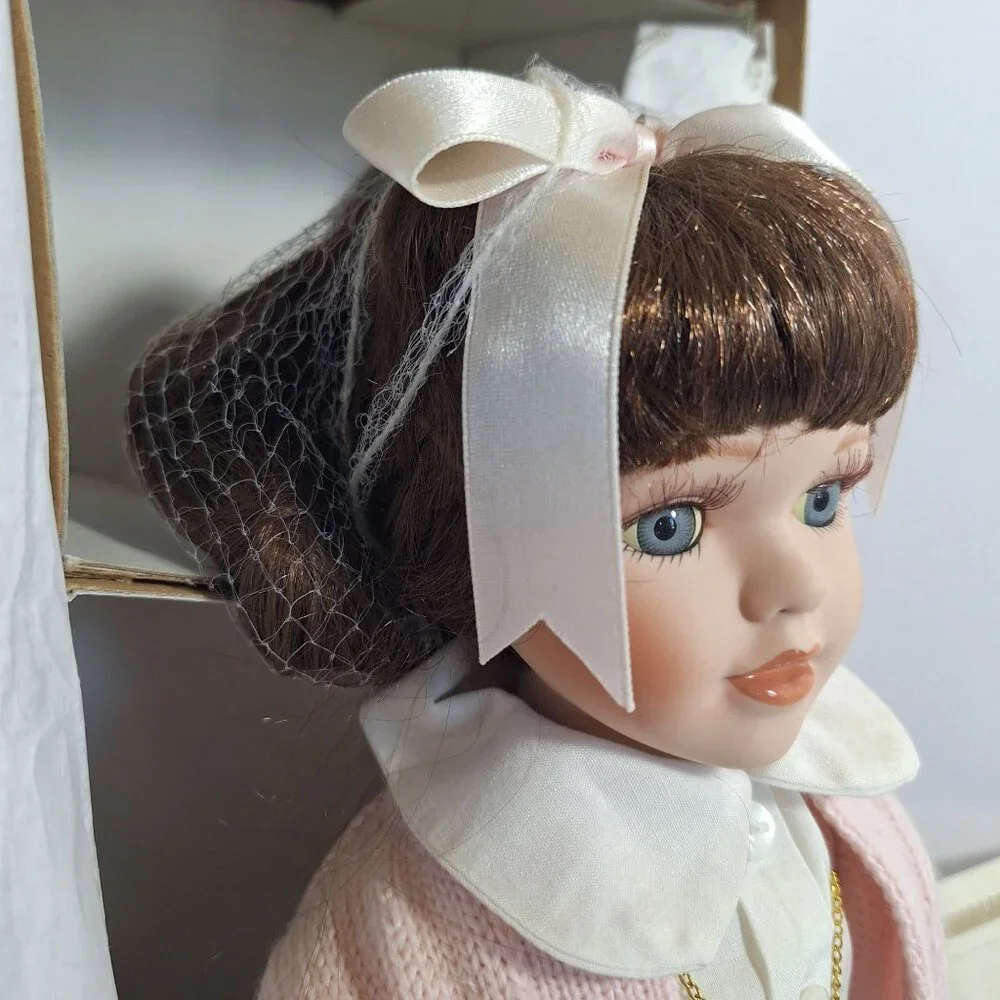 50s Tribute Porcelain Doll Poodle Skirt 16" COA Heritage Signature - Picture 7 of 13